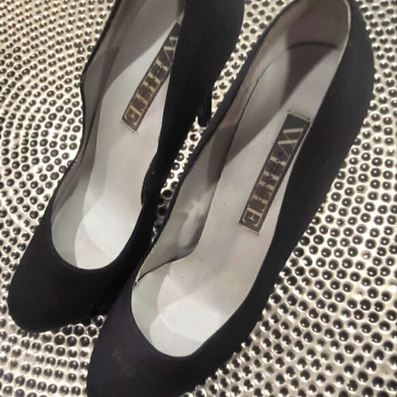 Vera Wang White heels  - Picture 1 of 9